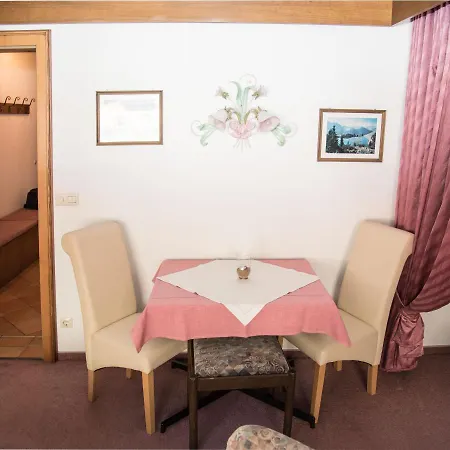 Haus Feichtner 아파트