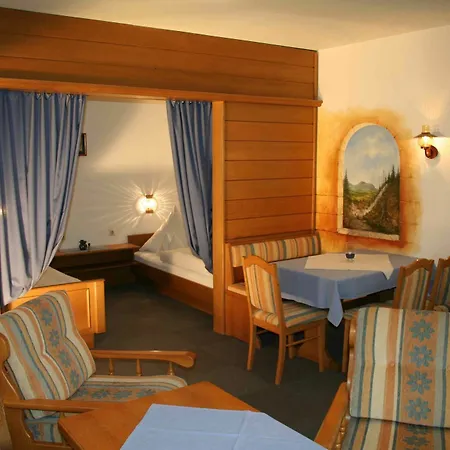 Haus Feichtner アパート *